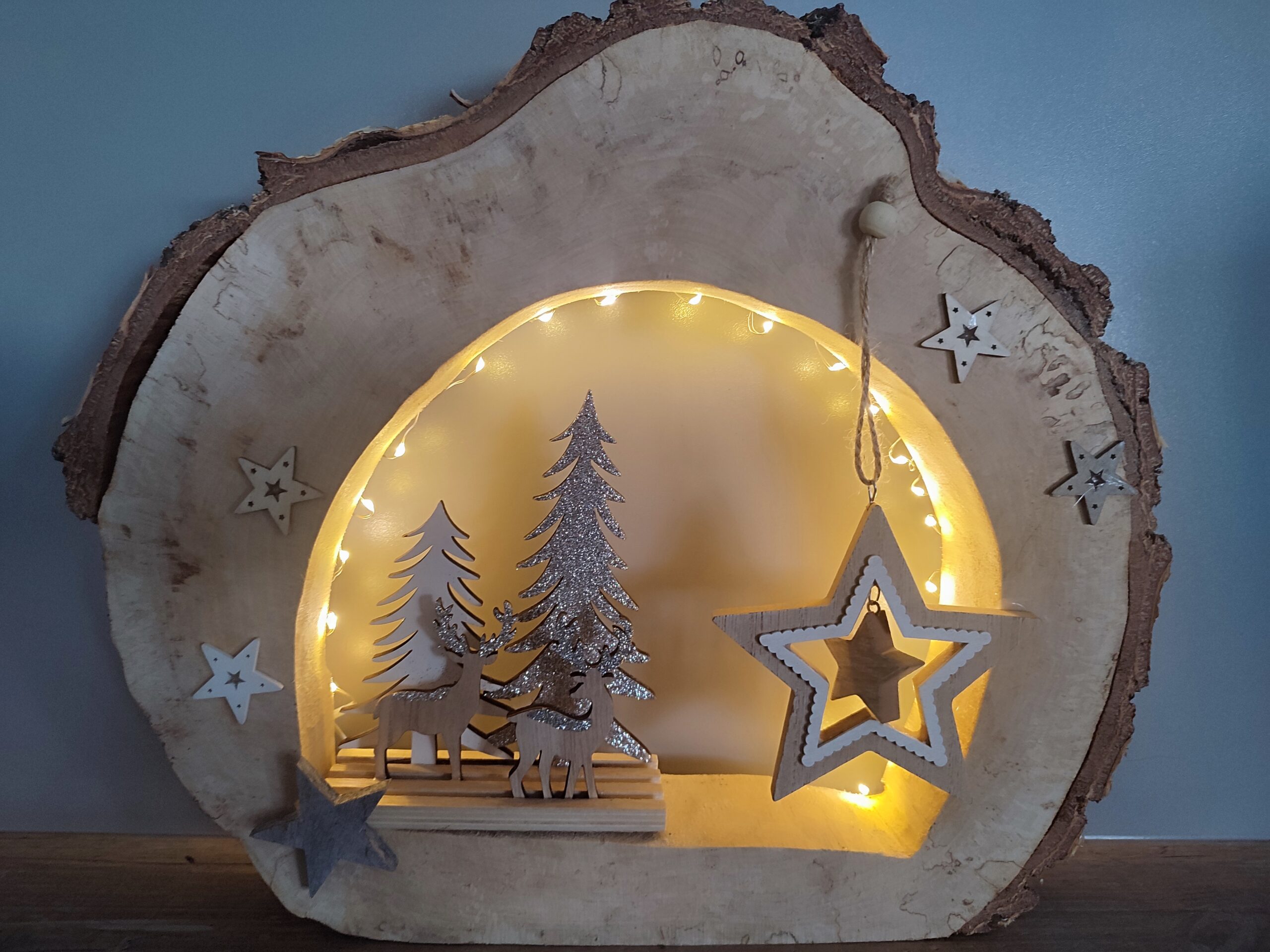 Weihnachtsscheibe aus getrockneter Birke, mit LED Timer Funktion 6h, 42€